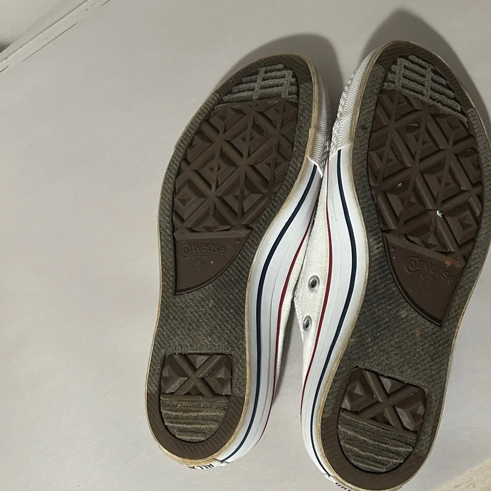 Converse White Sneakers with Red Accents ladies size 8 - Picture 6 of 7